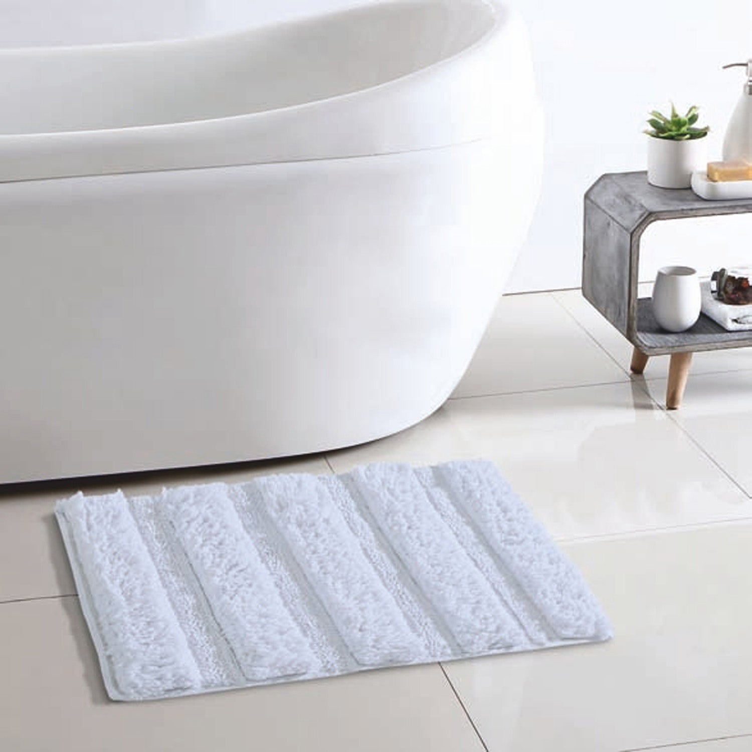 RESORT WHITE BATHMAT